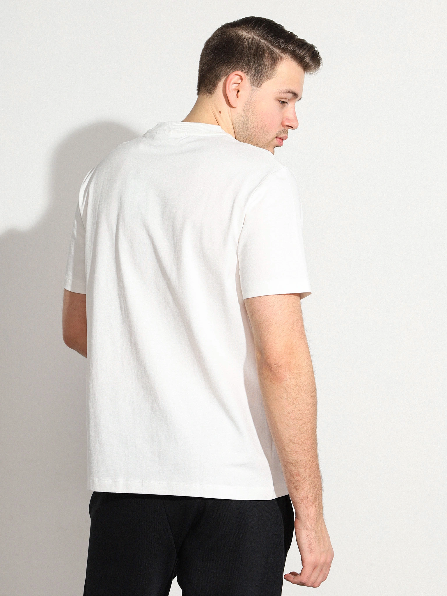 Футболка белого цвета из хлопка